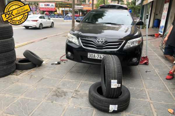 Lốp Michelin 215/60r16 Gai XM2+ Lắp Đặt Cho Xe Toyota Camry 2.4G Tại Đồng Khánh Car Service