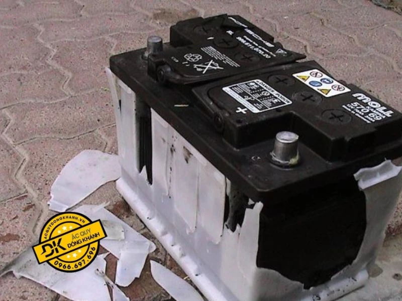 Bình ắc quy bị nứt gây ra những hậu quả nghiêm trọng