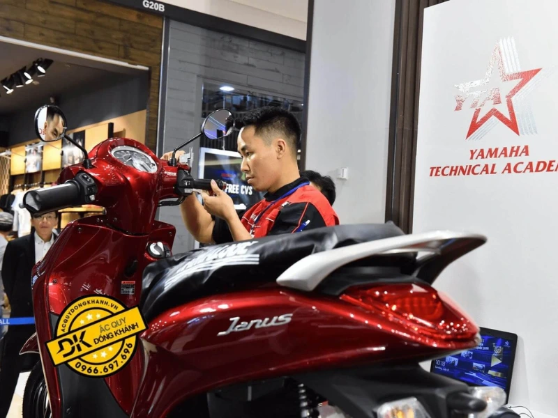 Đèn xe, còi xe hoạt động yếu là dấu hiệu nhận biết ắc quy bị yếu