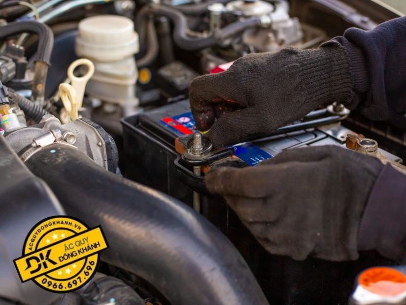 Ắc Quy ROCKET 12V 110AH SMF 61042 Ắc Quy ROCKET 12V 110AH SMF 61042