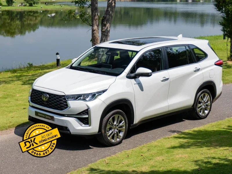 Xe Innova