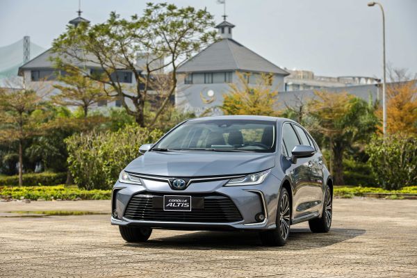 ắc quy cho xe toyota altis