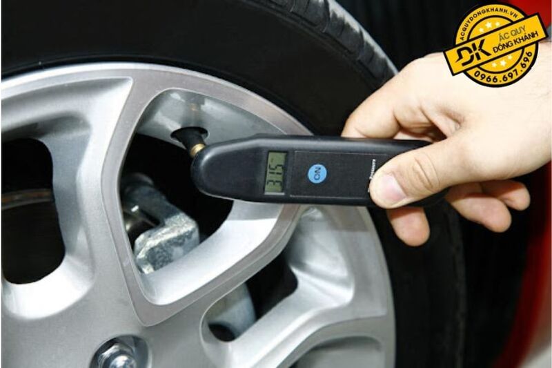 Kiểm tra áp suất lốp, đảo lốp định kỳ,… là những việc quan trọng để nâng cao tuổi thọ lốp xe và đảm bảo an toàn