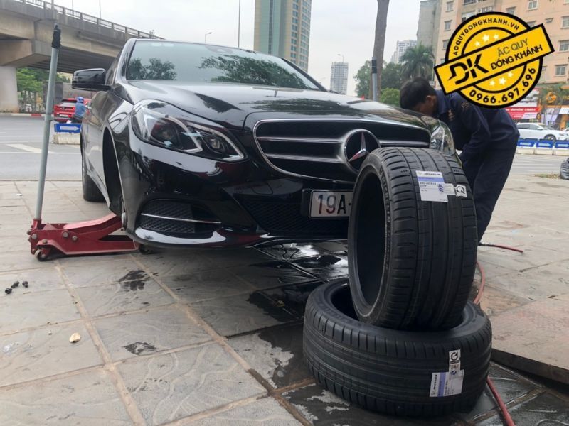 Lốp Michelin 245/40r18 Piot Sport 5 Lắp Đặt Cho Xe Mercedes E200 2.0 Tại Đồng Khánh Car Service