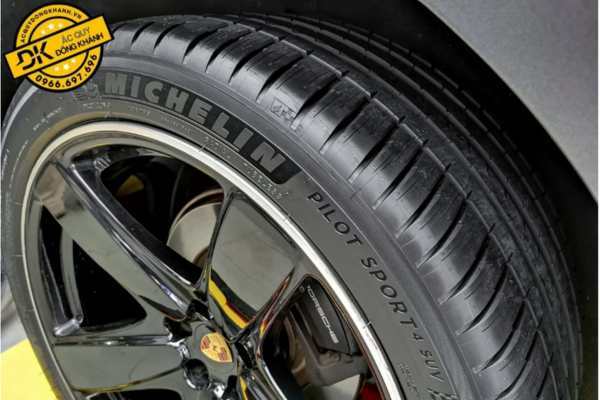 Lốp Michelin 235/55R19 Pilot Sport 4 SUV ZP (chống xịt Runflat)